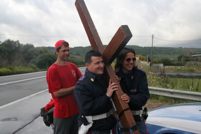 Local police talk and carry Counties evangelist Clive Cornish’s cross as he walks through Sicily – photographed during a project called From Jerusalem to Rome in the Footsteps of the Apostle Paul. Local police talk and carry Counties evangelist Clive Cornish's cross as he walks through Sicily - photographed during a project called From Jerusalem to Rome in the Footsteps of the Apostle Paul.